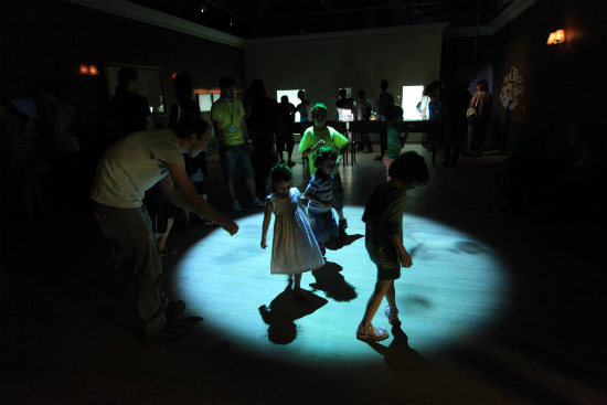משחקי אור וצל, פעילויות חנוכה לילדים בירושלים, אירועי חנוכה2014 בירושלים